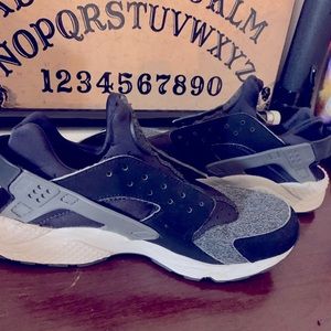 Nike Air Huarache ( Men’s 9 )